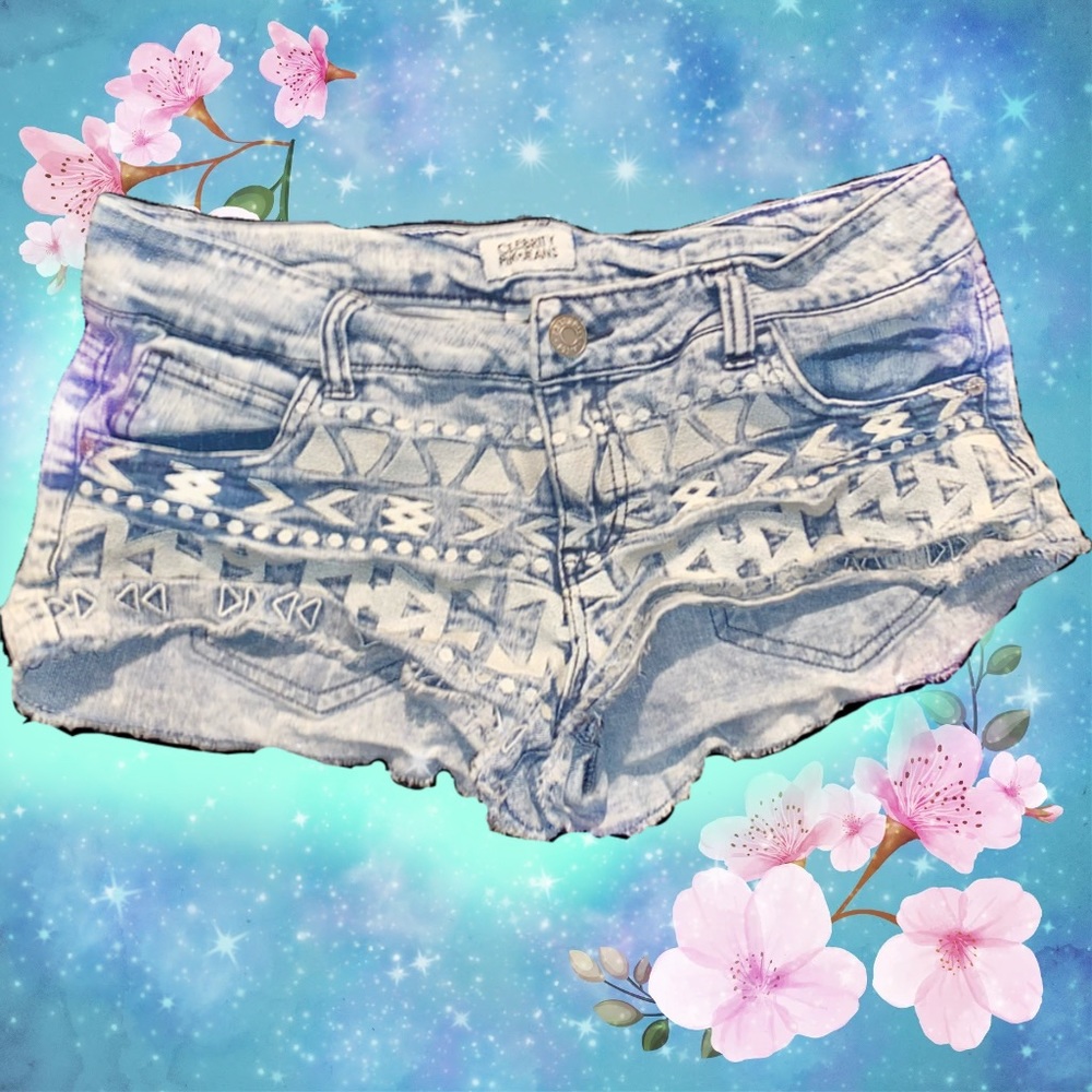 SOLD !!!Celebrity Pink Shorts Size 11✨